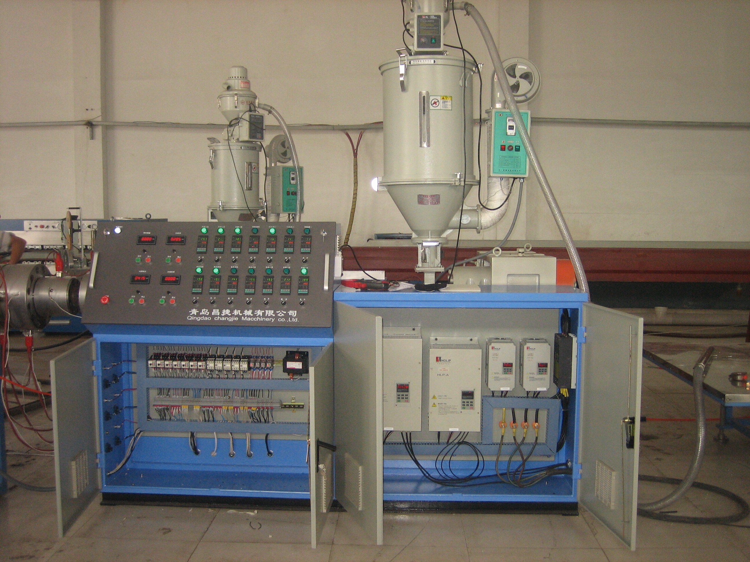 Advantages and applications of twin-screw extruder