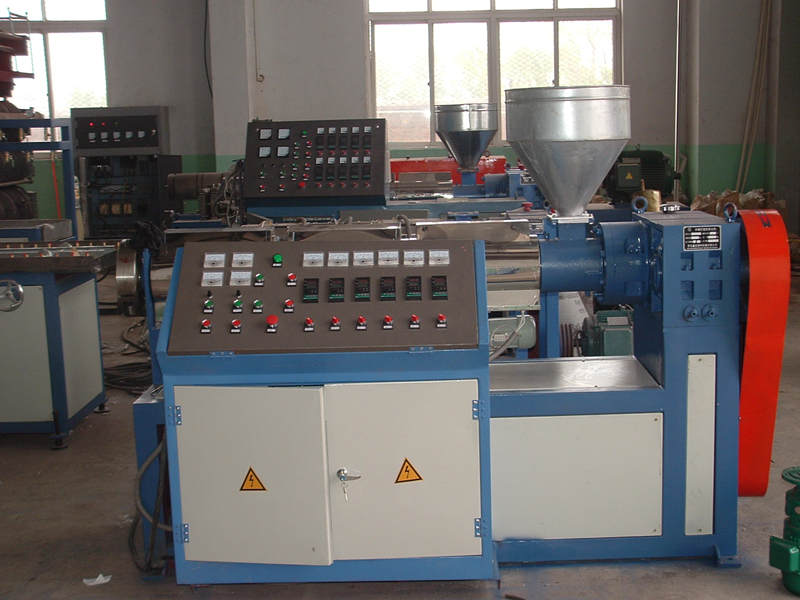 Deceleration principle of twin-screw extruder